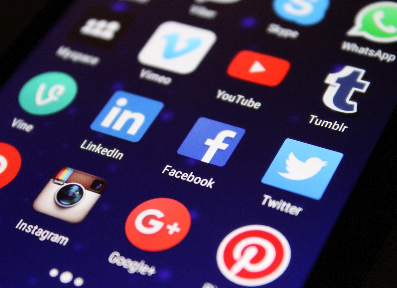 La Informàtica Moderna: Pilar de la Ciberseguretat i l'Eficiència Digital